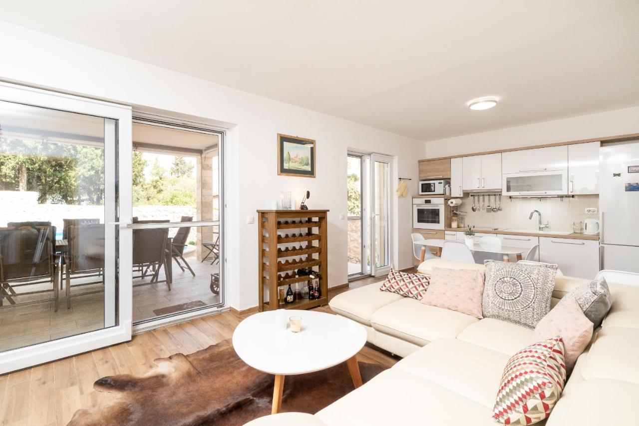 Stipe Apartment *