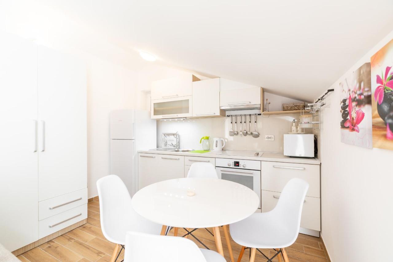 Apartment Stipe