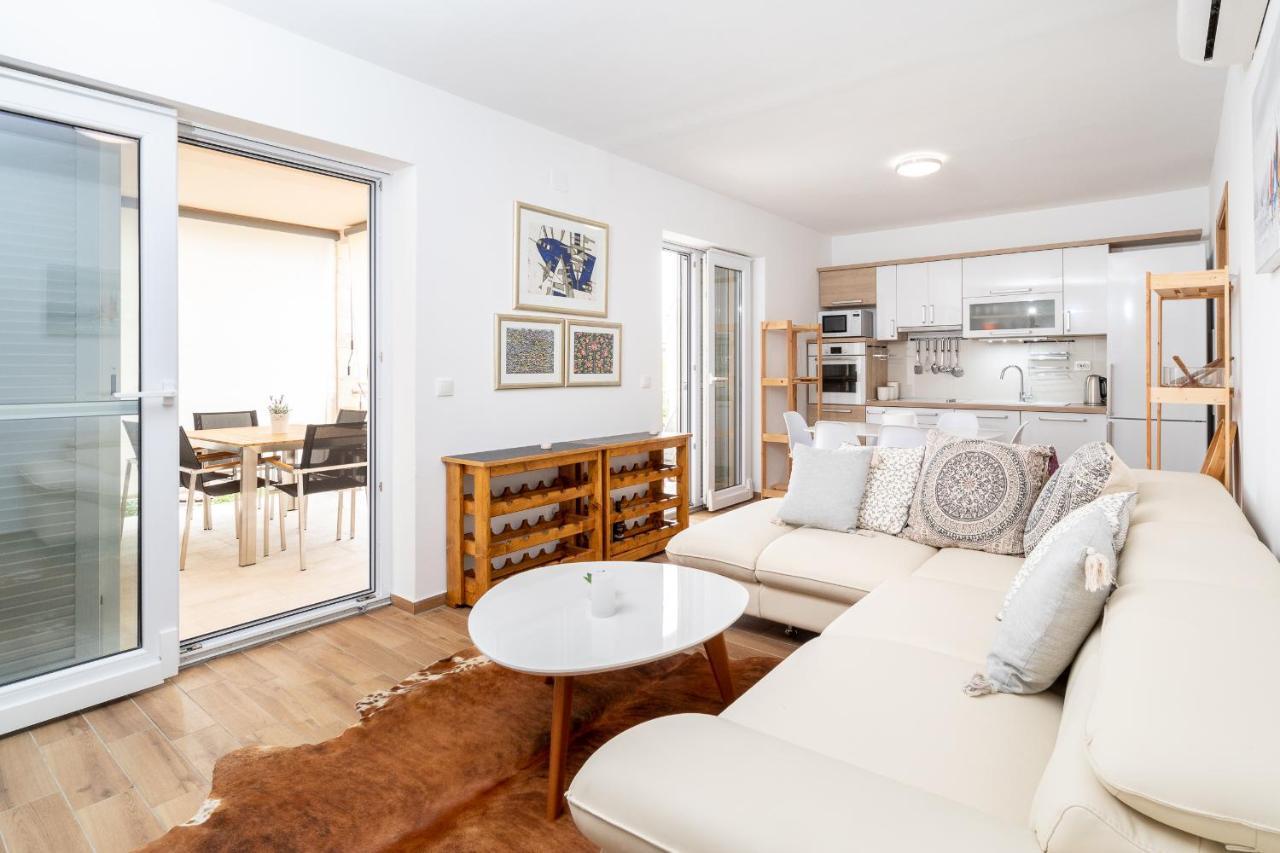 Apartment Stipe