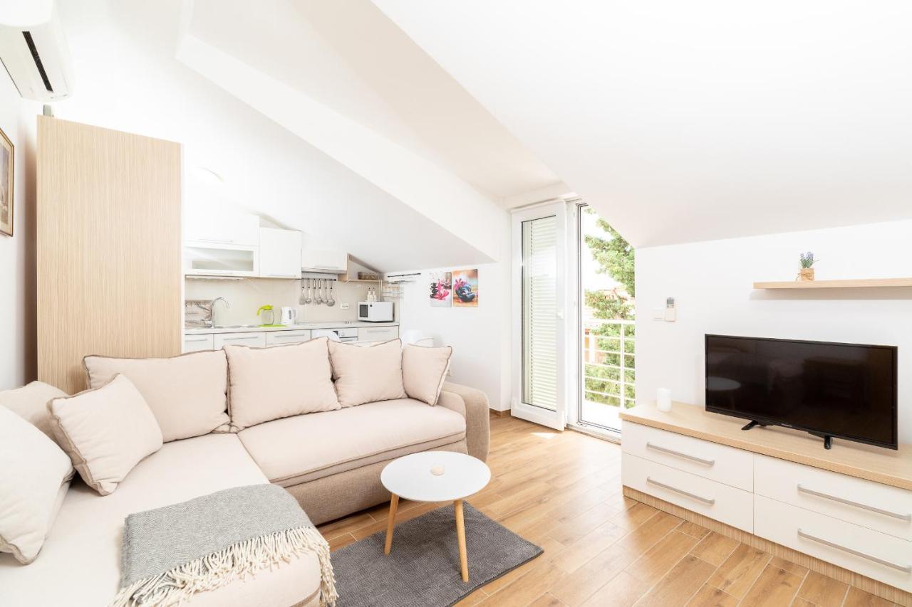 Apartment Stipe *